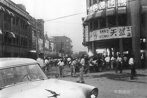 台北峨嵋街.漢中路口 1950年代末鄧南光