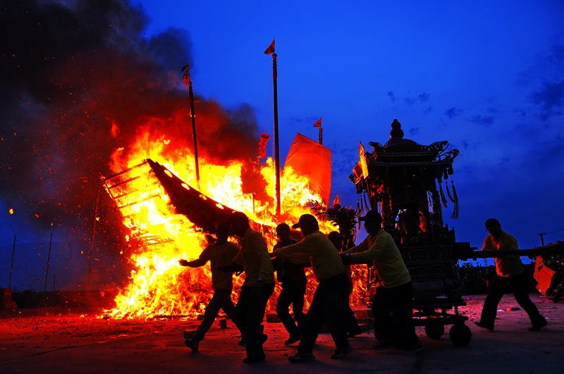 三寮灣東隆宮送王