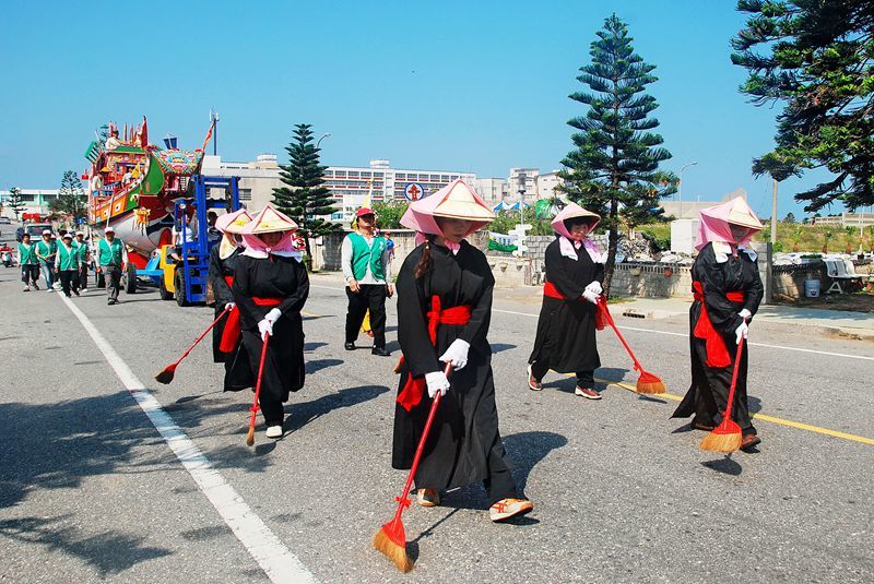 北甲北辰宮信徒掃香路