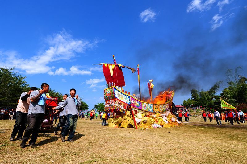 永安天文宮王神轎繞行送王