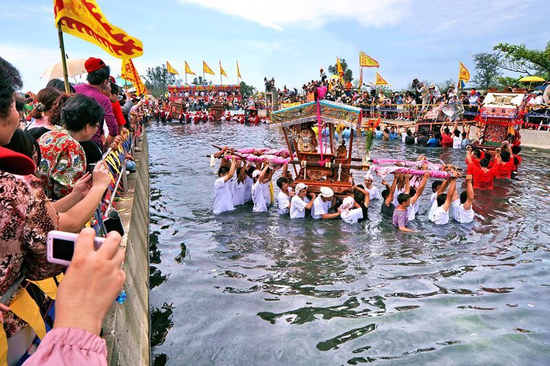 新塭嘉應廟衝水路迎客王