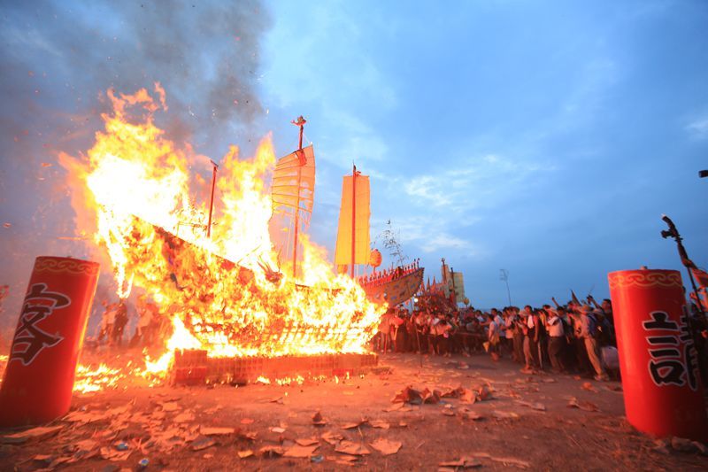 新塭嘉應廟燒王船、送客王