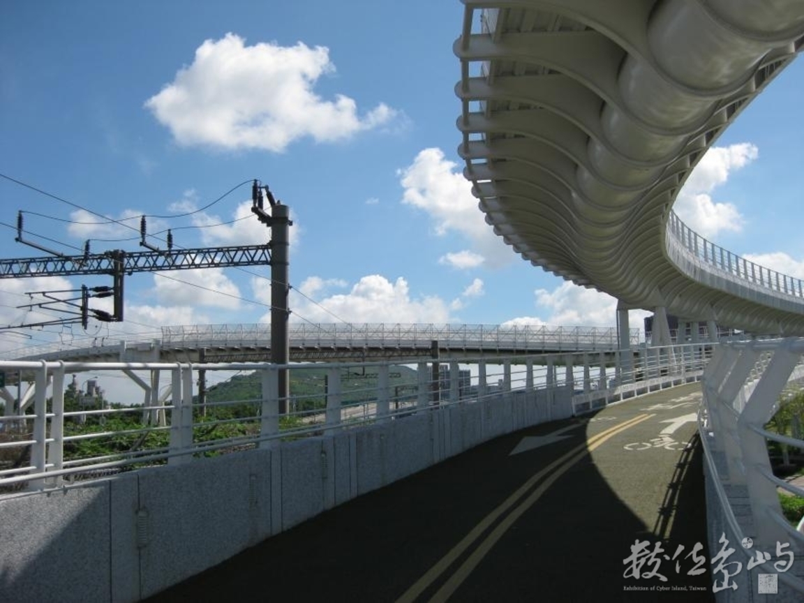 高雄左營單車景觀天橋<BR>kimiko tsai /攝