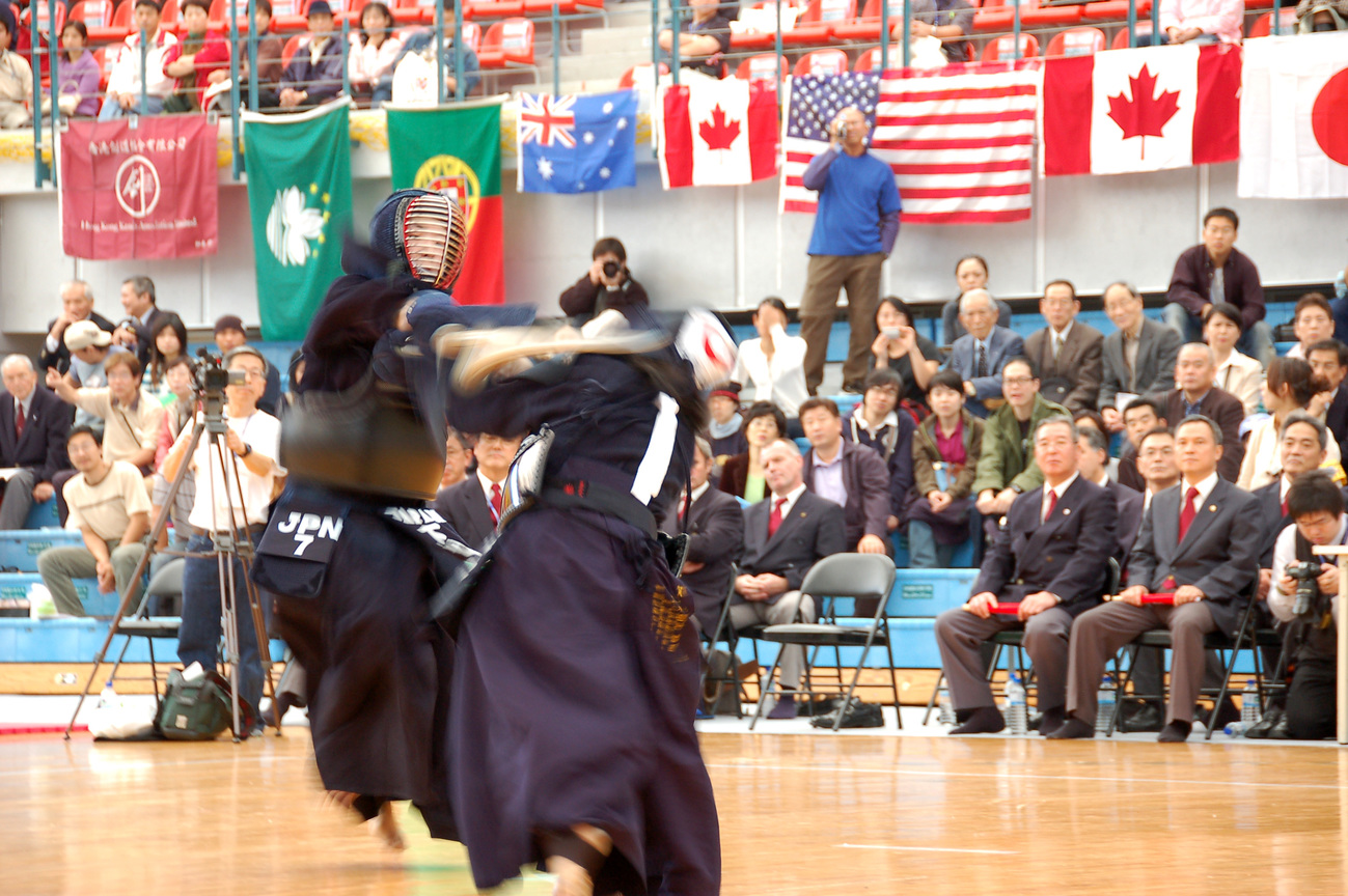 13屆世界盃劍道賽台灣女子劍道隊卓淑珍的進攻