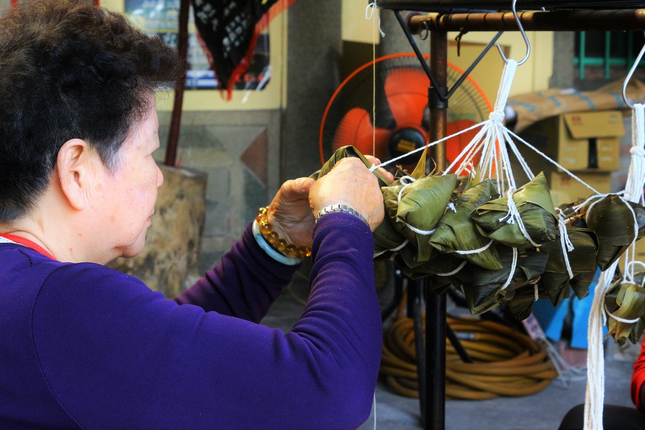 臺灣生活節慶(綁肉粽)