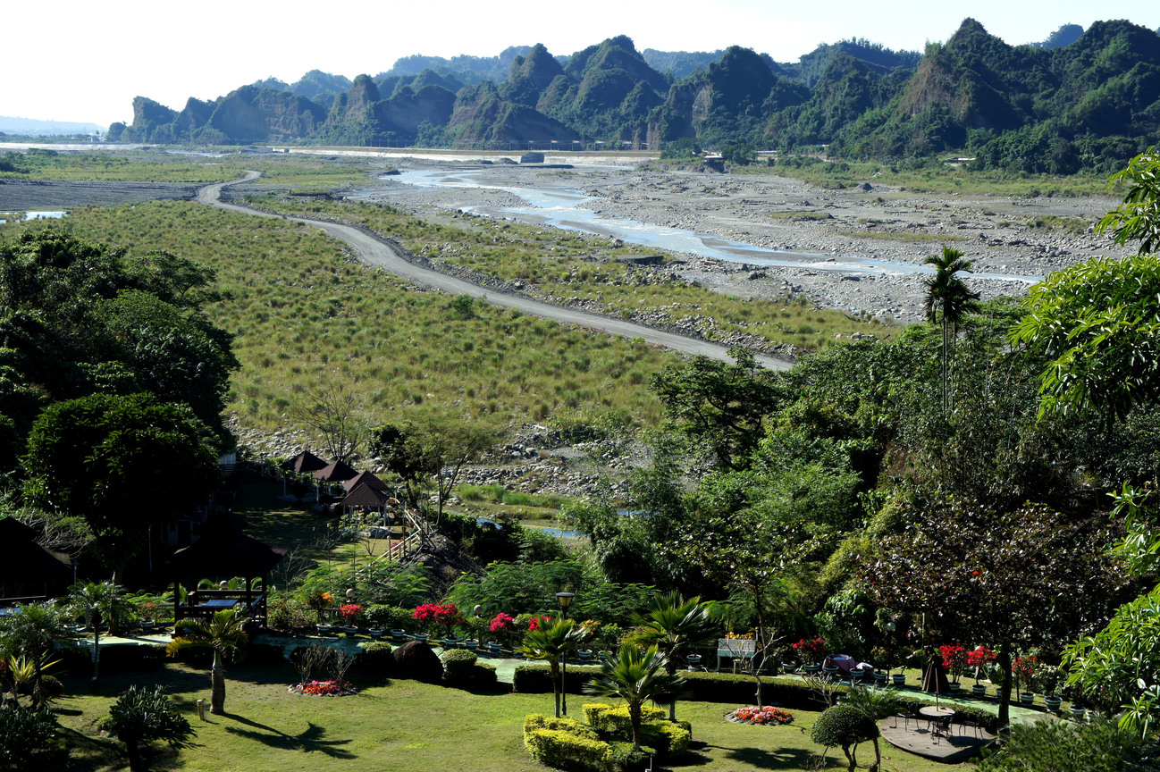 高雄市六龜區－遠眺十八羅漢山