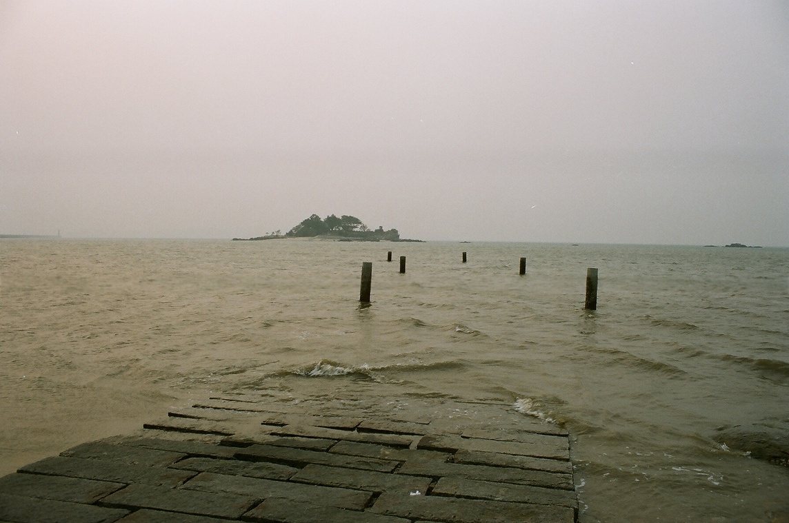 漲朝時只能遙望