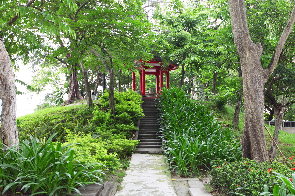 屏東縣 中山公園內防空洞與涼亭02