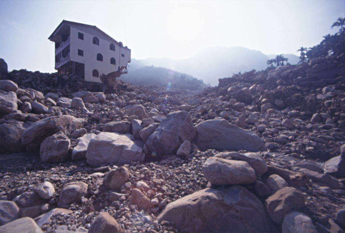 桃芝颱風土石流造成民宅坍方倒塌 柯金源
