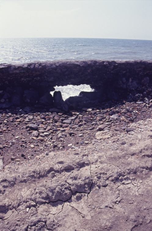 淡水石頭埔海岸廢土棄置