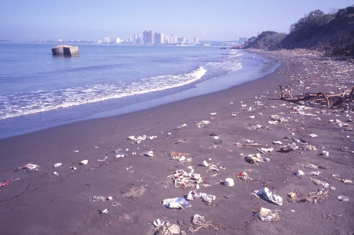 新北八里海岸垃圾堆積 柯金源