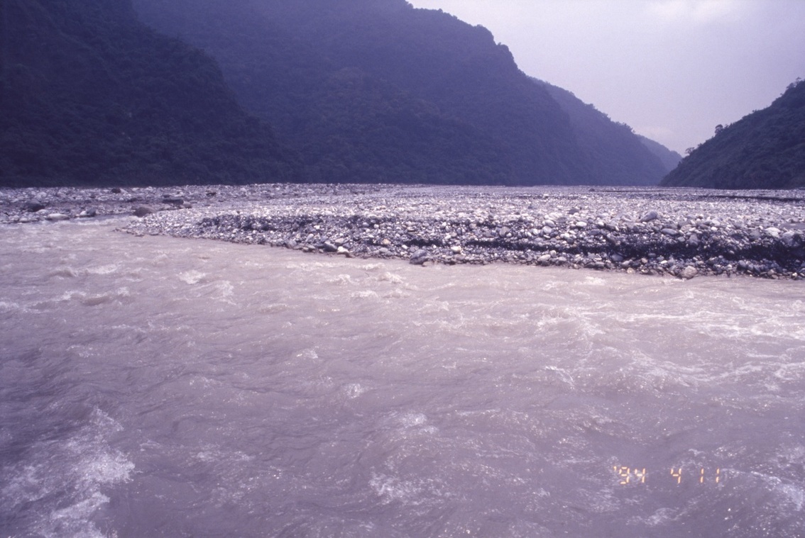 白雲石礦、河川汙染