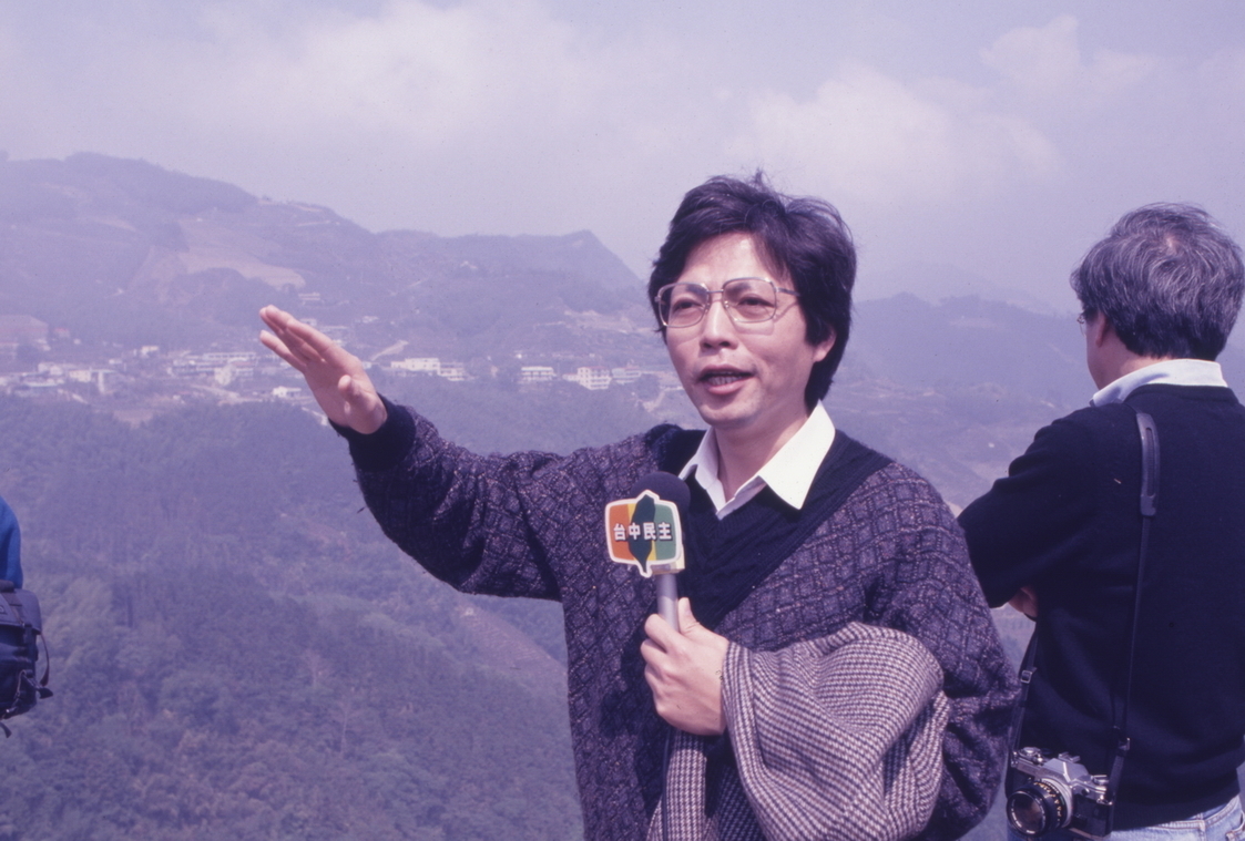 陳玉峰教授帶領環保團體勘查阿里山公路開發問題