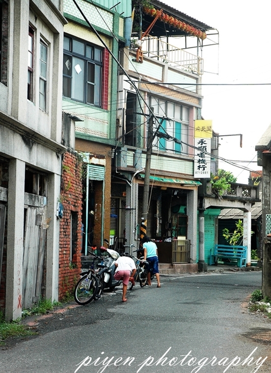 風雨前寧靜的街屋