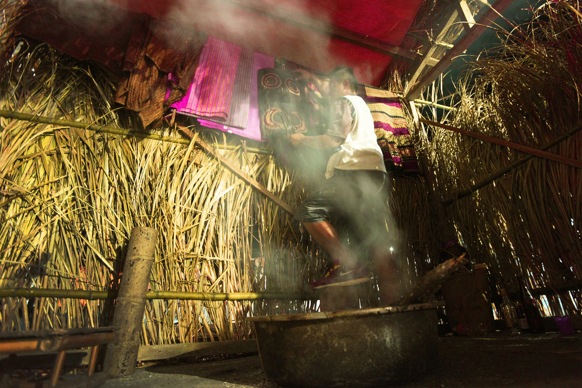 南投縣 邵族年祭12 牽田儀式 迎日月盾牌10