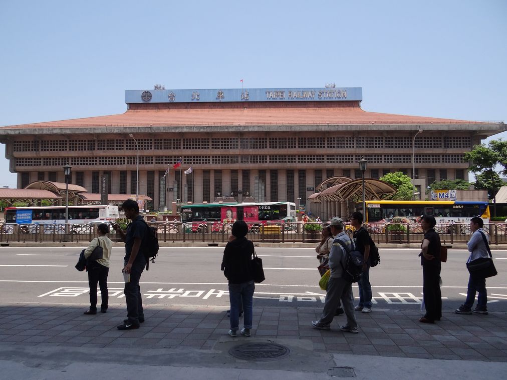臺北車站候車乘客