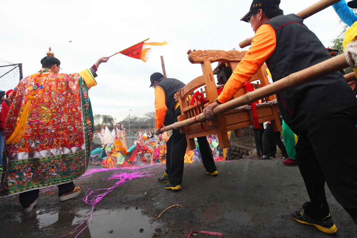 臺南市 南鯤鯓 羅天大醮22送神騎化紙11