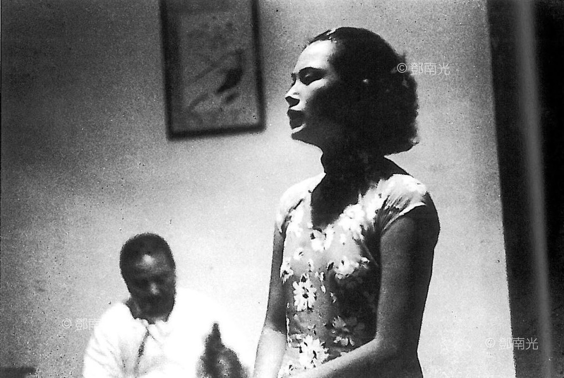 [梅林]酒家中的獻唱女郎1950年代鄧南光