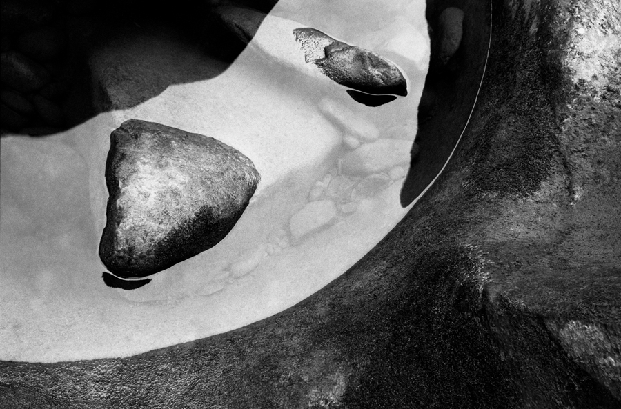 〈石趣、拾趣 │ 許進源銀鹽系列攝影個展〉