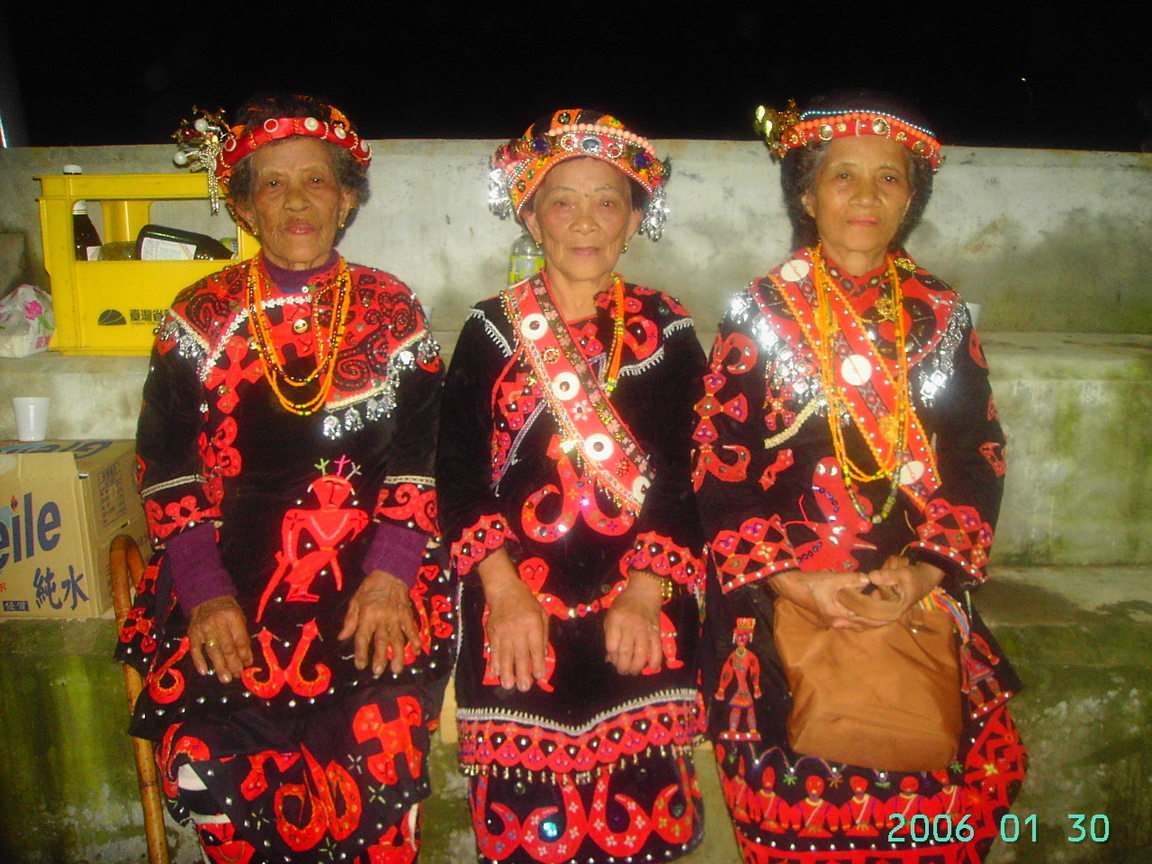 麻里巴三位女歌手