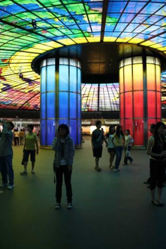 來美麗島站當一下觀光客