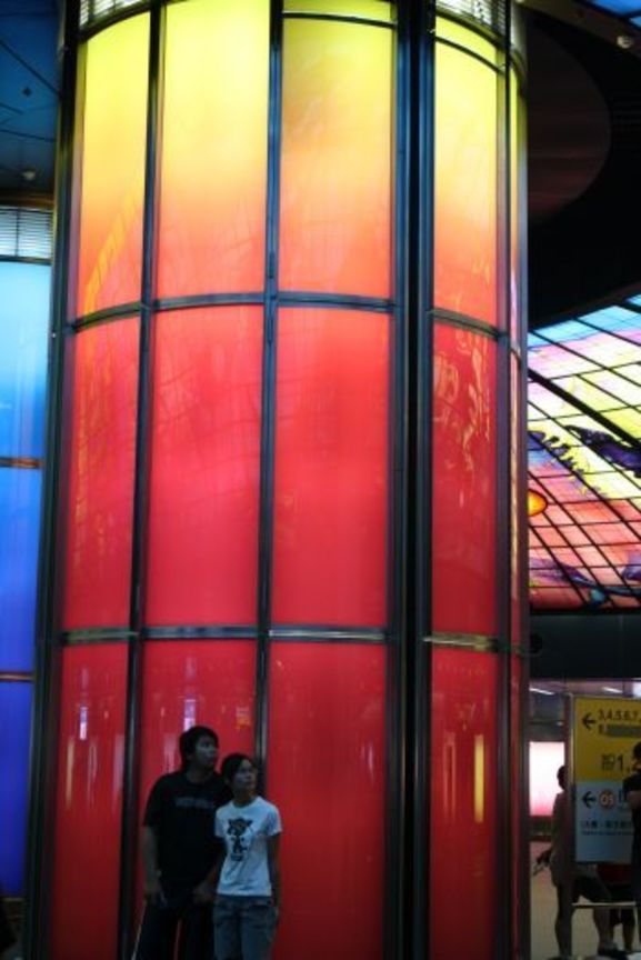 人跟建築大小差了好多好多