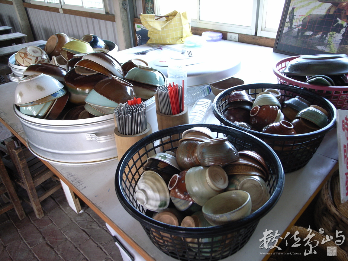 土溝造咖˙使用的陶碗