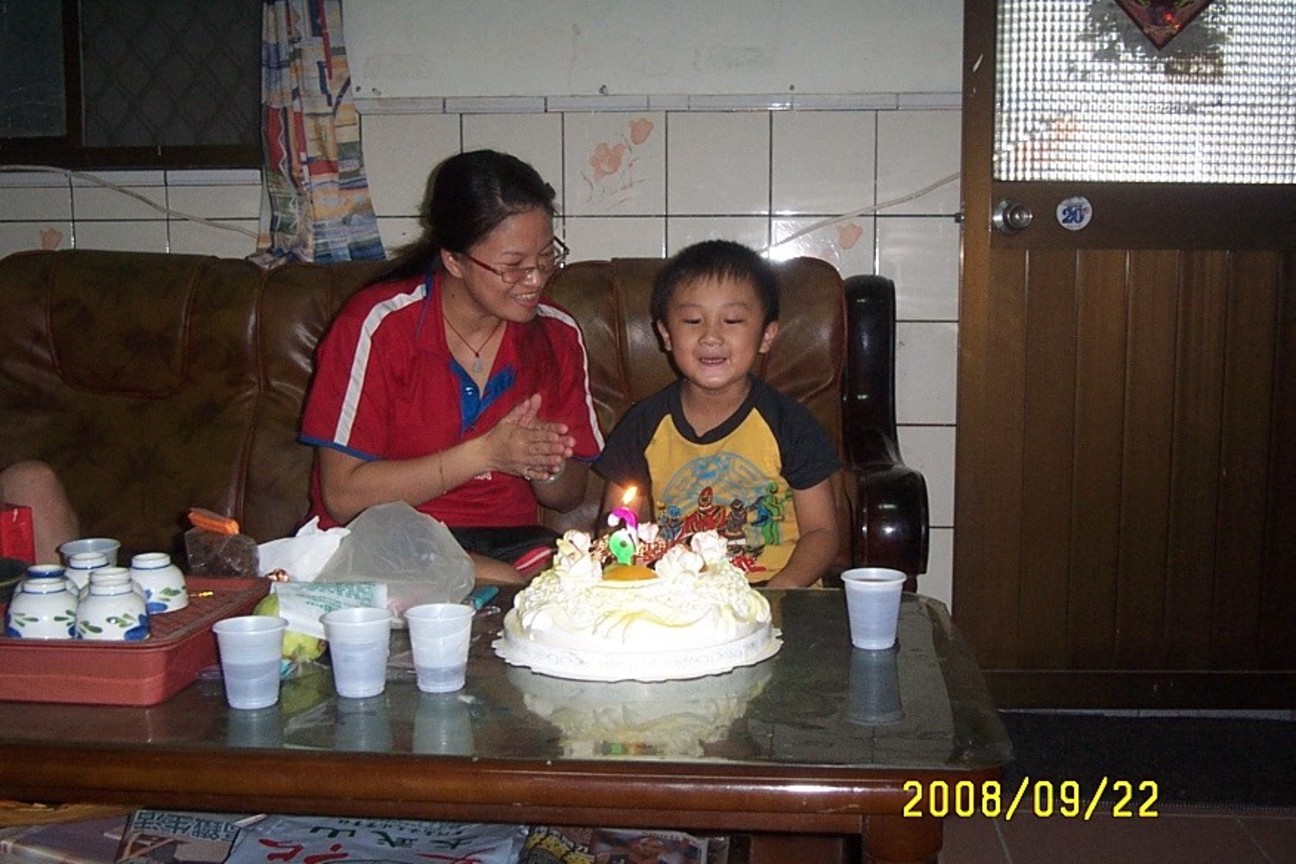 崧峰唱歌時開心的樣子！