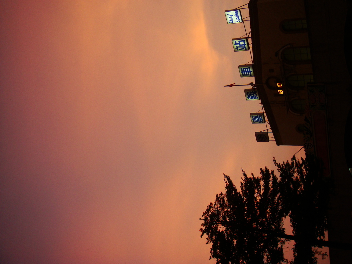 嘉義火車站的晚霞