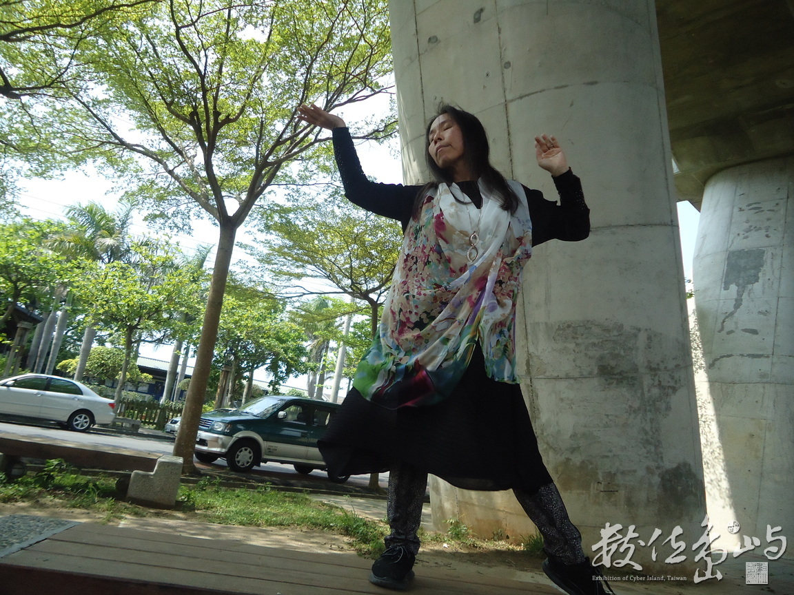 玫玲--Mico隨緣舞空神聖律動在泰安火車站橋墩下2013