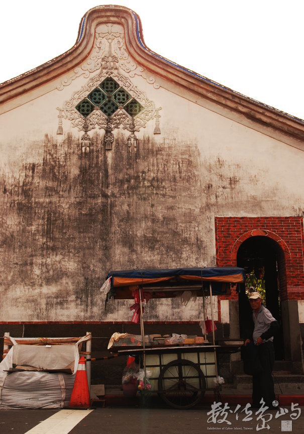 保安宮印象-宮外的賣粿老者(陳旺展/2013年攝影)