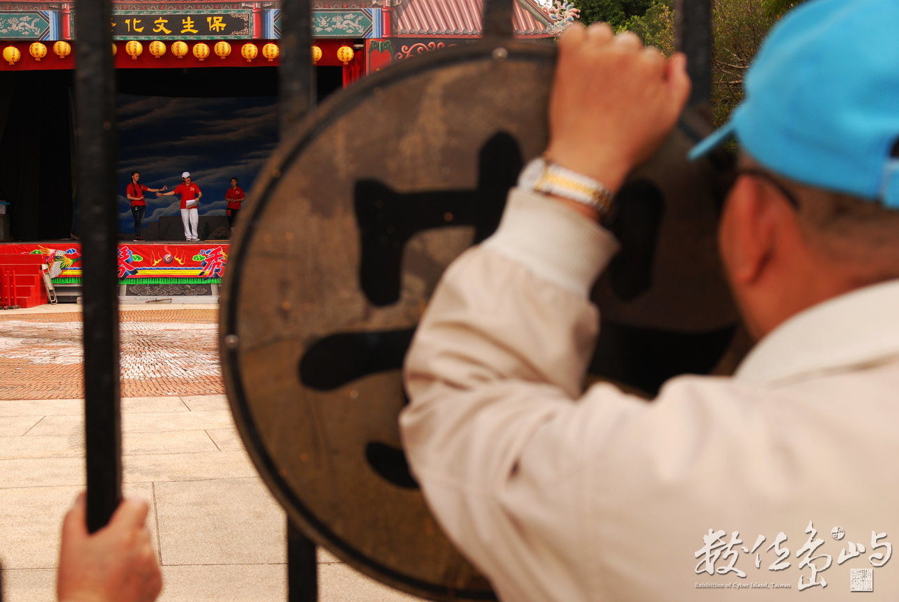 保安宮印象-戲裡戲外(陳旺展/2013年攝影)