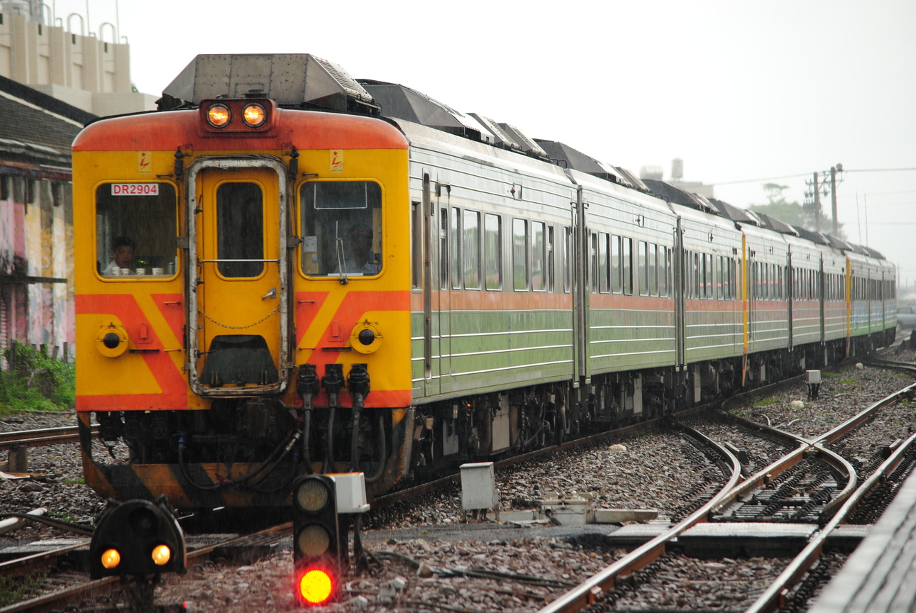 在風雨中向前邁進