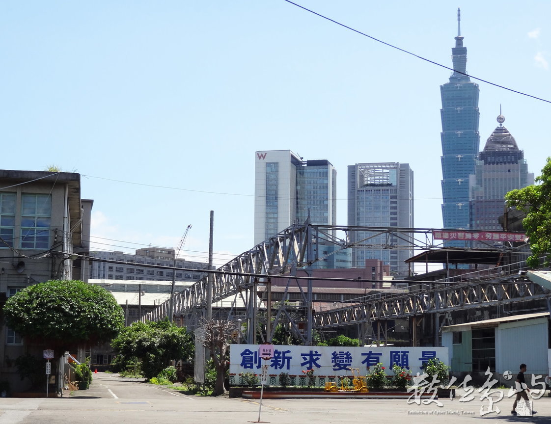 繁華台北城中落寞的台北機場/陳旺展2012年拍攝