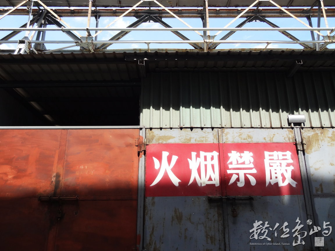 台北機場一偶/陳旺展 2012年拍攝