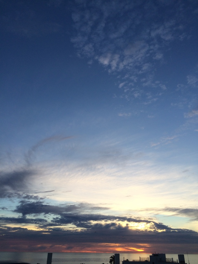 停車場樓頂的晚霞