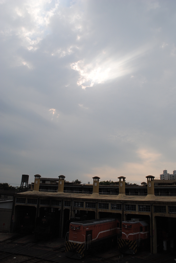 彰化縣彰化市─雲隙光‧扇形車庫