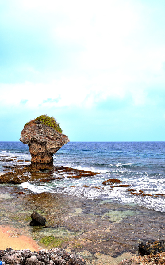 浪打花瓶岩