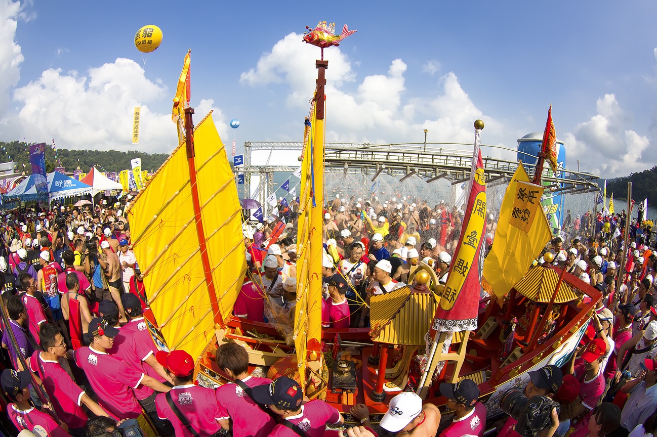 2012媽祖勇渡日月潭