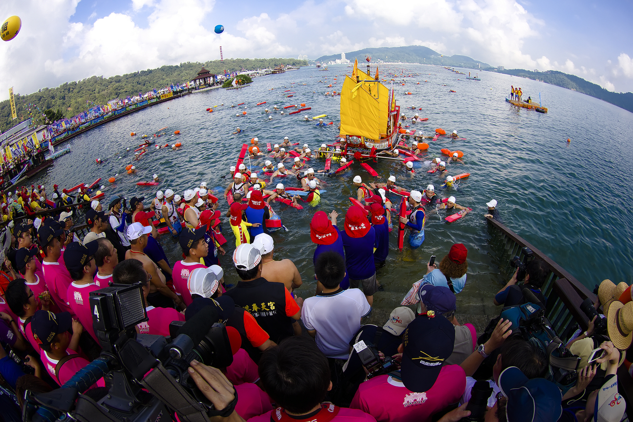 2012媽祖泳渡日月潭