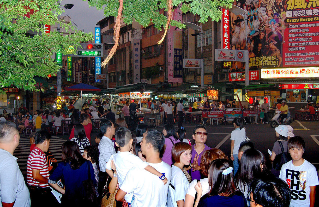 高雄市新興區─六合觀光夜市