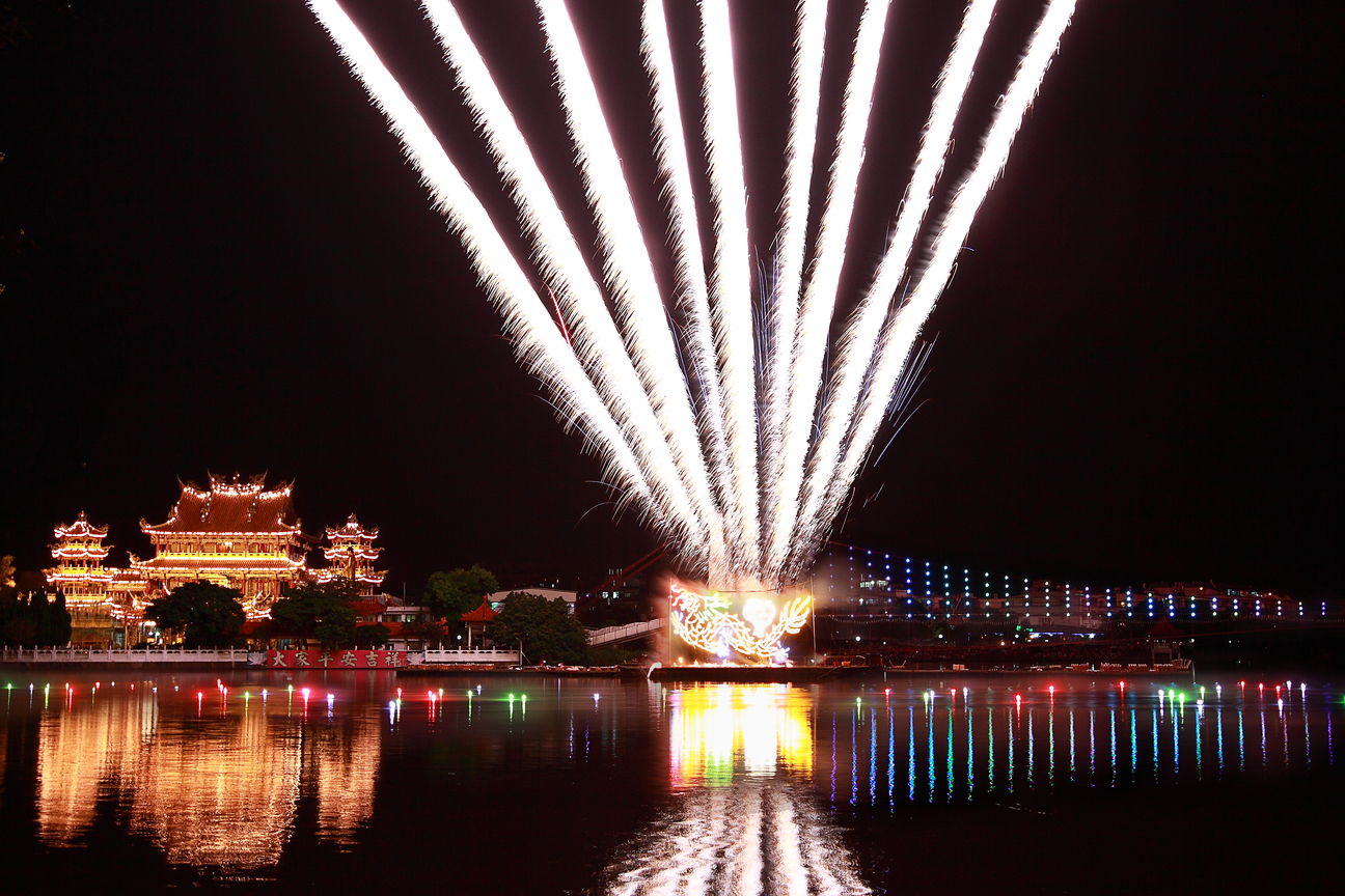 桃園縣龍潭鄉-龍潭大池煙火
