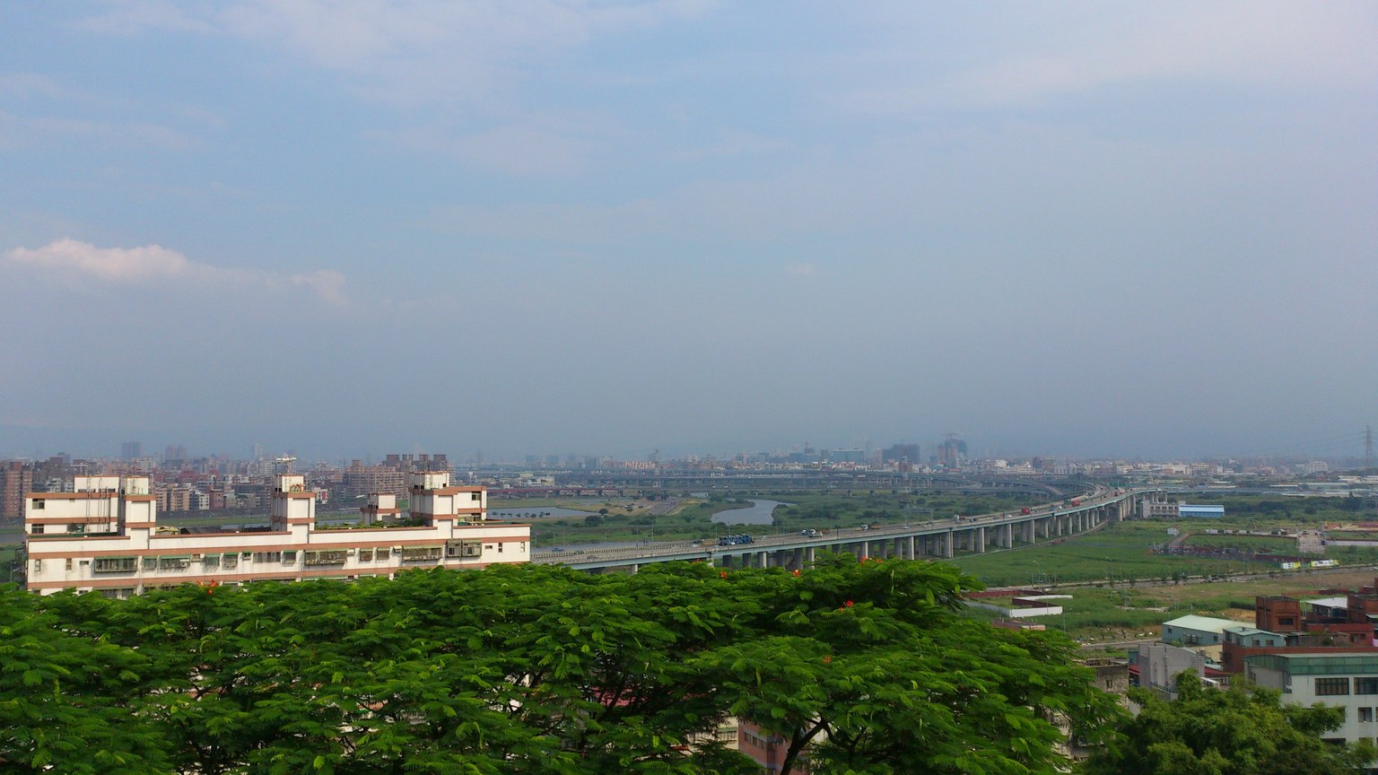 西雲寺高點眺望新北市