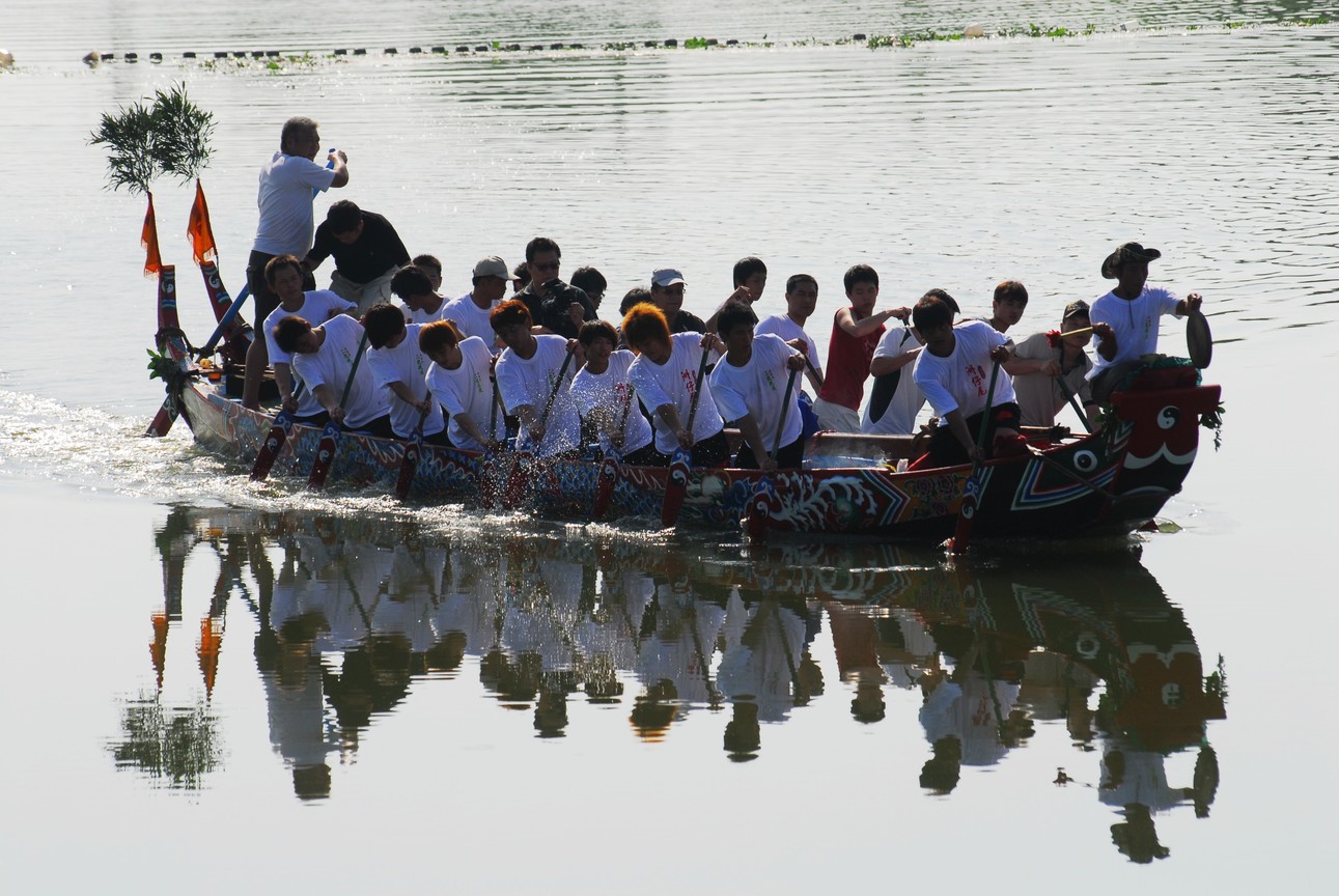 二龍競渡