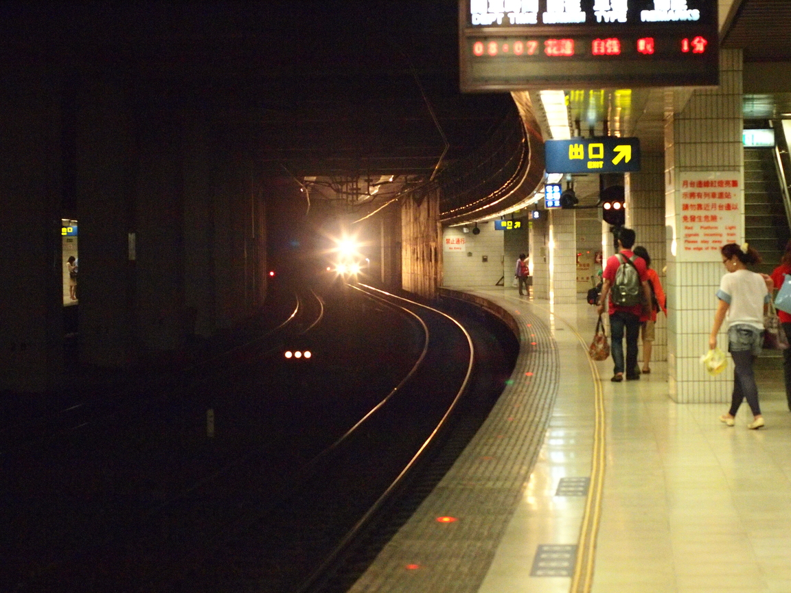 新北市板橋區─進站