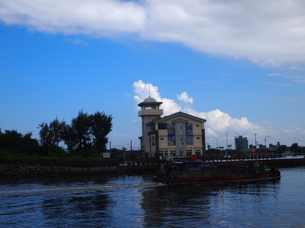 台南市安平魚港