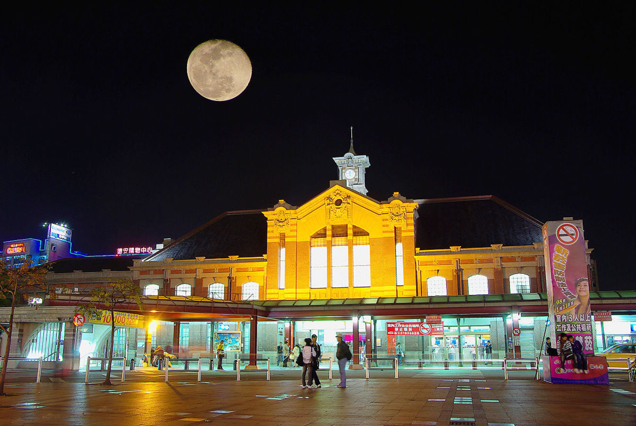 台中市中區─台中火車站夜景 
