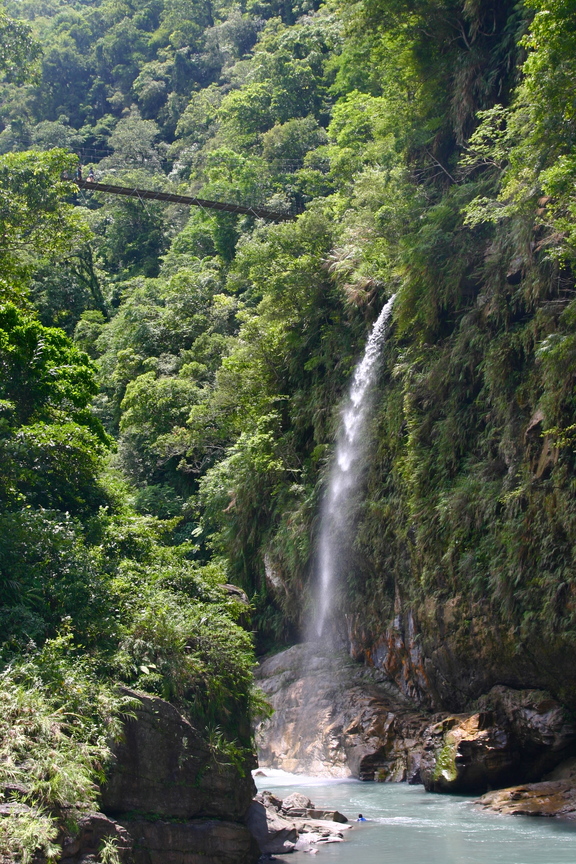 花蓮縣瑞穗鄉－山瀑奔流