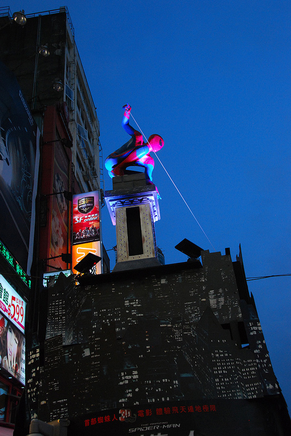 台北市萬華區--蜘蛛人夜訪西門町