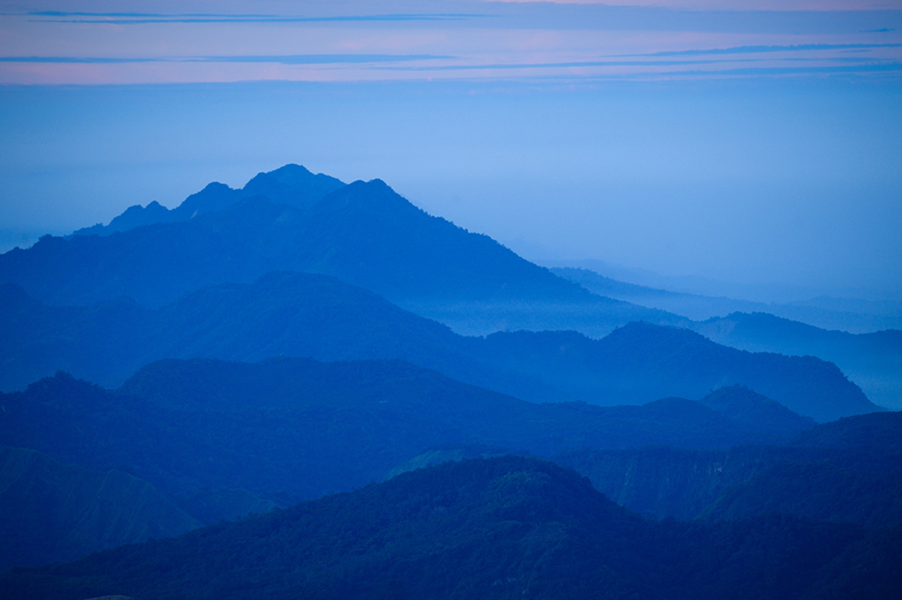 連綿山巒